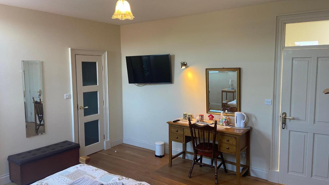 Geoghegans Magpie Bar And B&B Glin Exterior foto