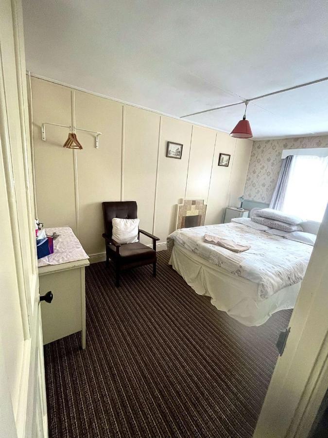 Geoghegans Magpie Bar And B&B Glin Exterior foto